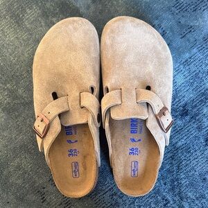 Birkenstock Boston Clog Suede Slippers in taupe size 36